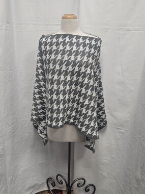 Blossom Boutique Houndstooth Knit Poncho